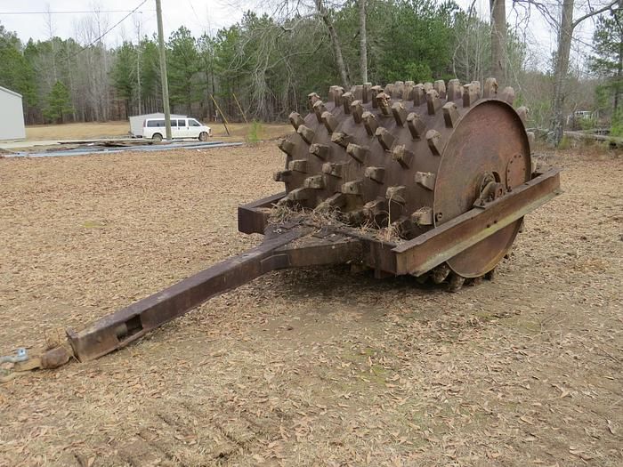2000 Custom Built Towable Pad Foot Roller Equipment Image0