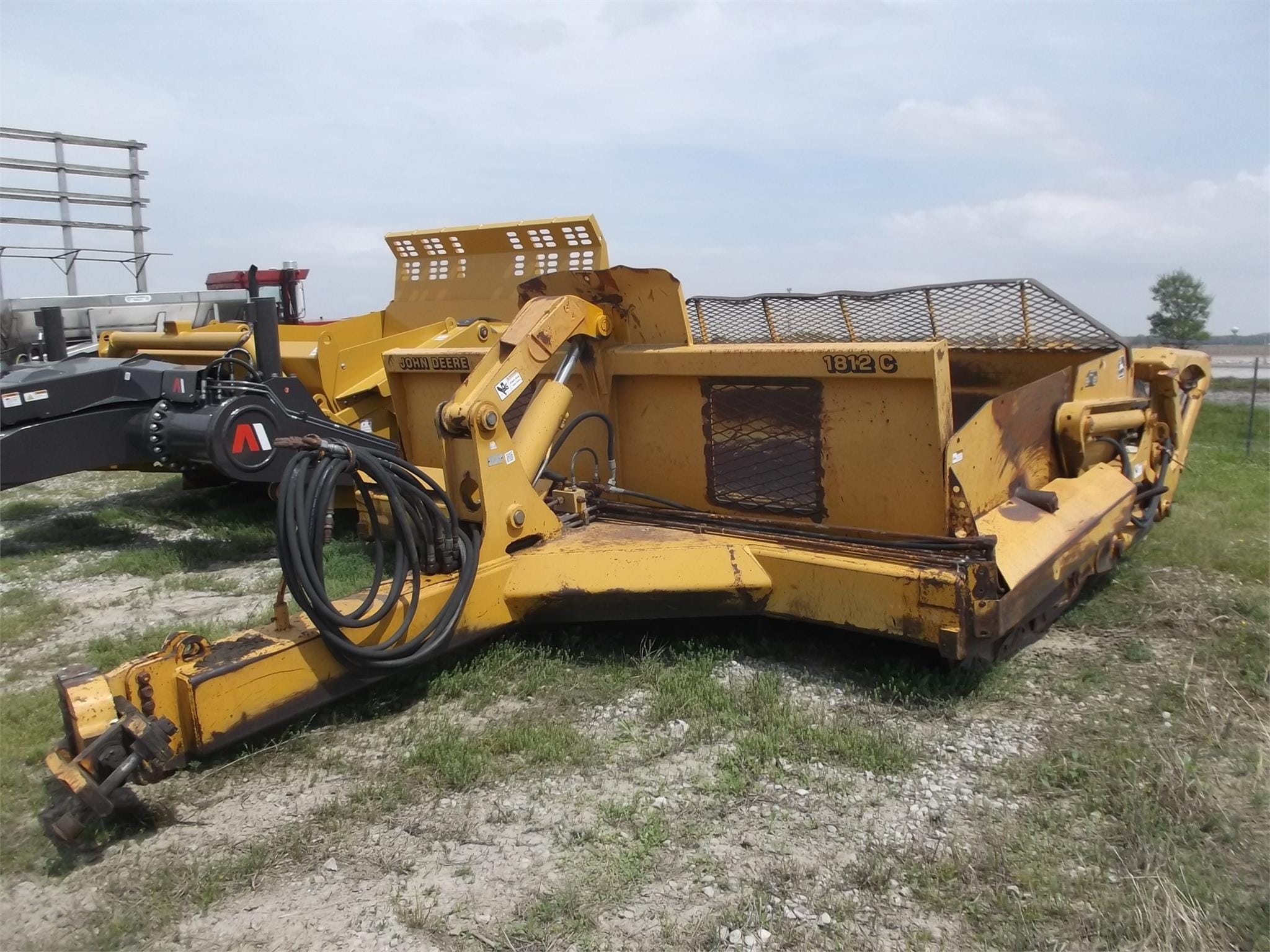 2000 John Deere 1812C Equipment Image0