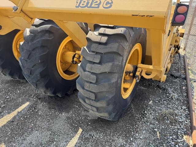 Image of John Deere 1812C equipment image 3