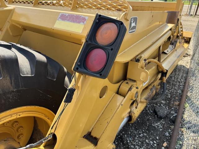 Image of John Deere 1812C equipment image 4