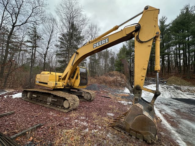Image of John Deere 200LC equipment image 2