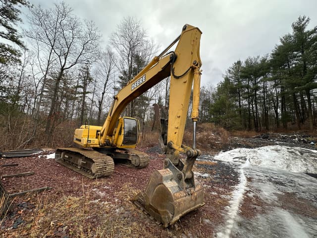 Image of John Deere 200LC equipment image 1