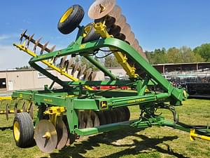 2000 John Deere 220 Image