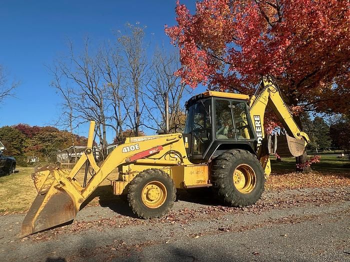 2000 John Deere 410E Equipment Image0