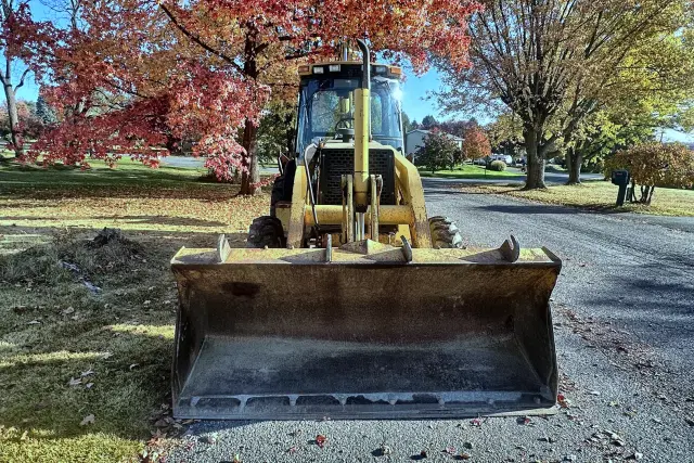 Image of John Deere 410E equipment image 4