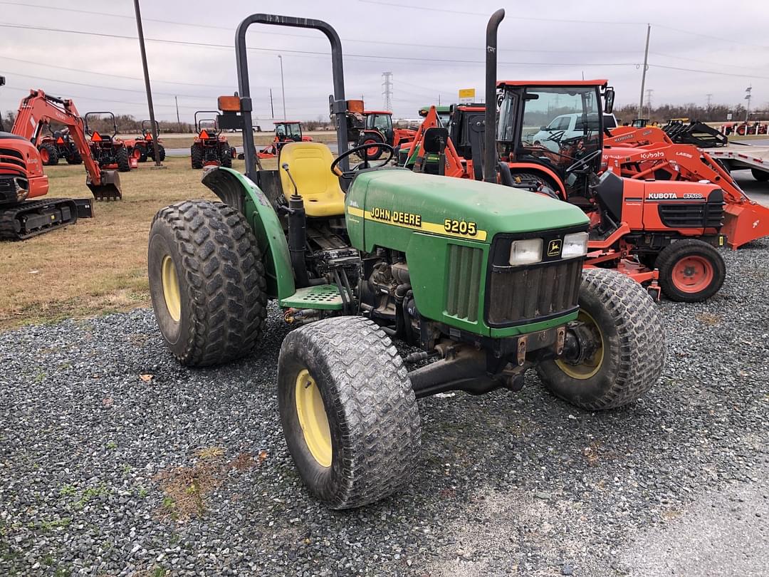 Image of John Deere 5205 Image 1