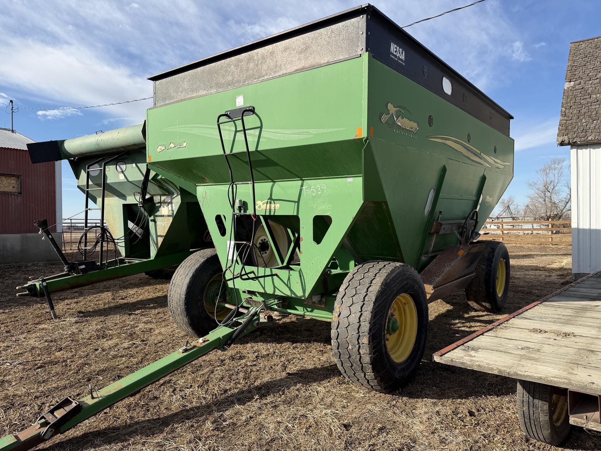 2000 Demco 650 Equipment Image0