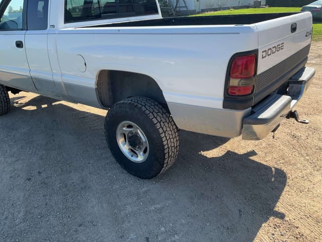 Image of Dodge Ram 2500 equipment image 4