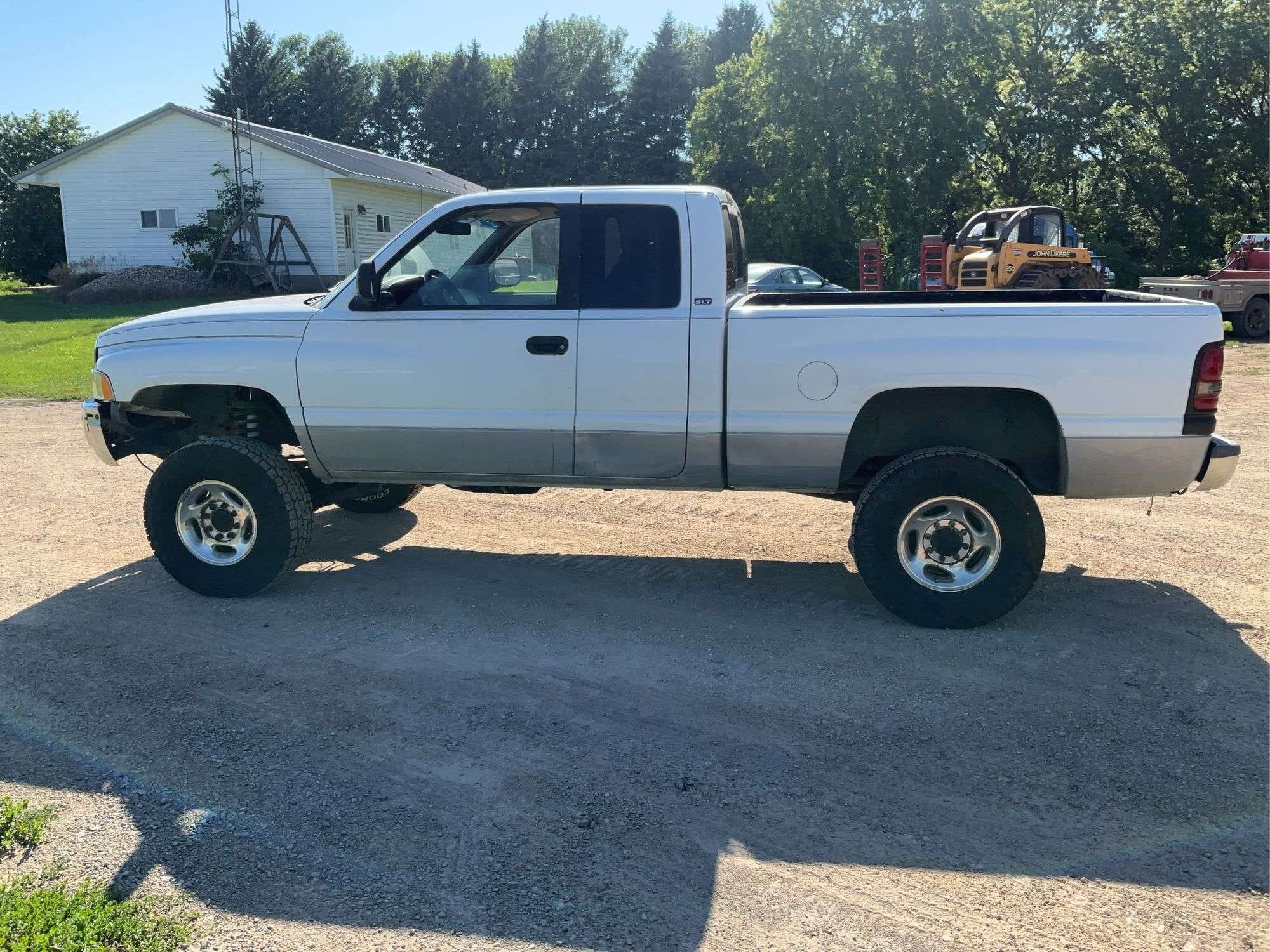 2000 Dodge Ram 2500 Equipment Image0