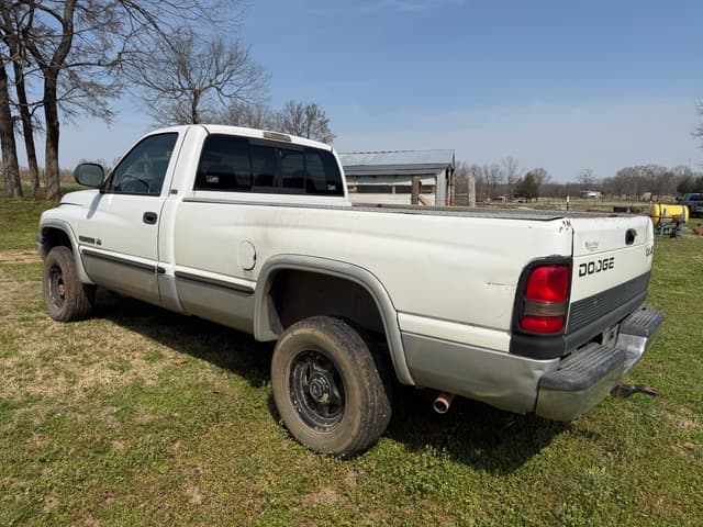 Image of Dodge Ram 1500 equipment image 3