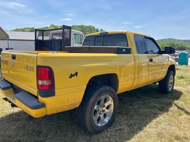 Image of Dodge Ram 1500 equipment image 3