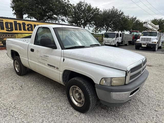 Image of Dodge Ram 1500 equipment image 3