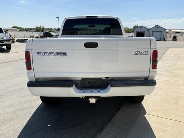Image of Dodge Ram 1500 equipment image 3