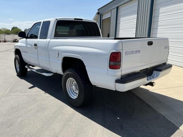 Image of Dodge Ram 1500 equipment image 2