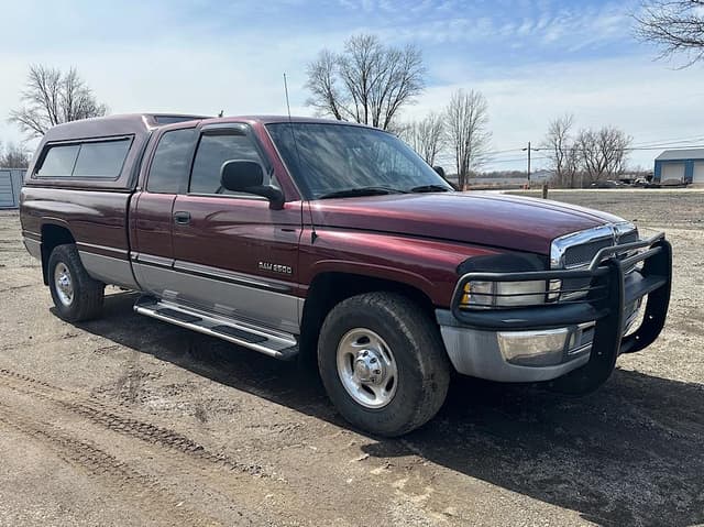 Image of Dodge Ram 2500 equipment image 2