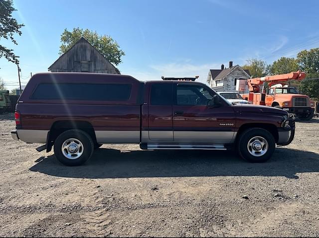 Image of Dodge Ram 2500 equipment image 3