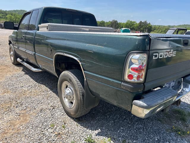 Image of Dodge Ram 2500 equipment image 2