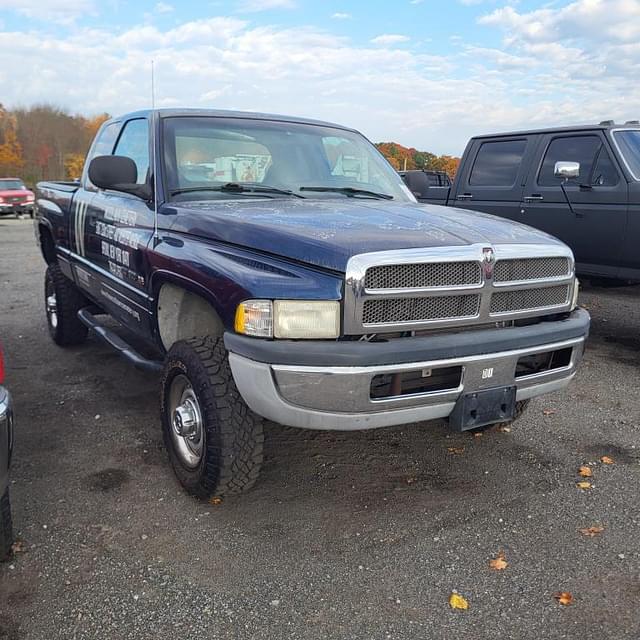 Image of Dodge Ram 2500 equipment image 2