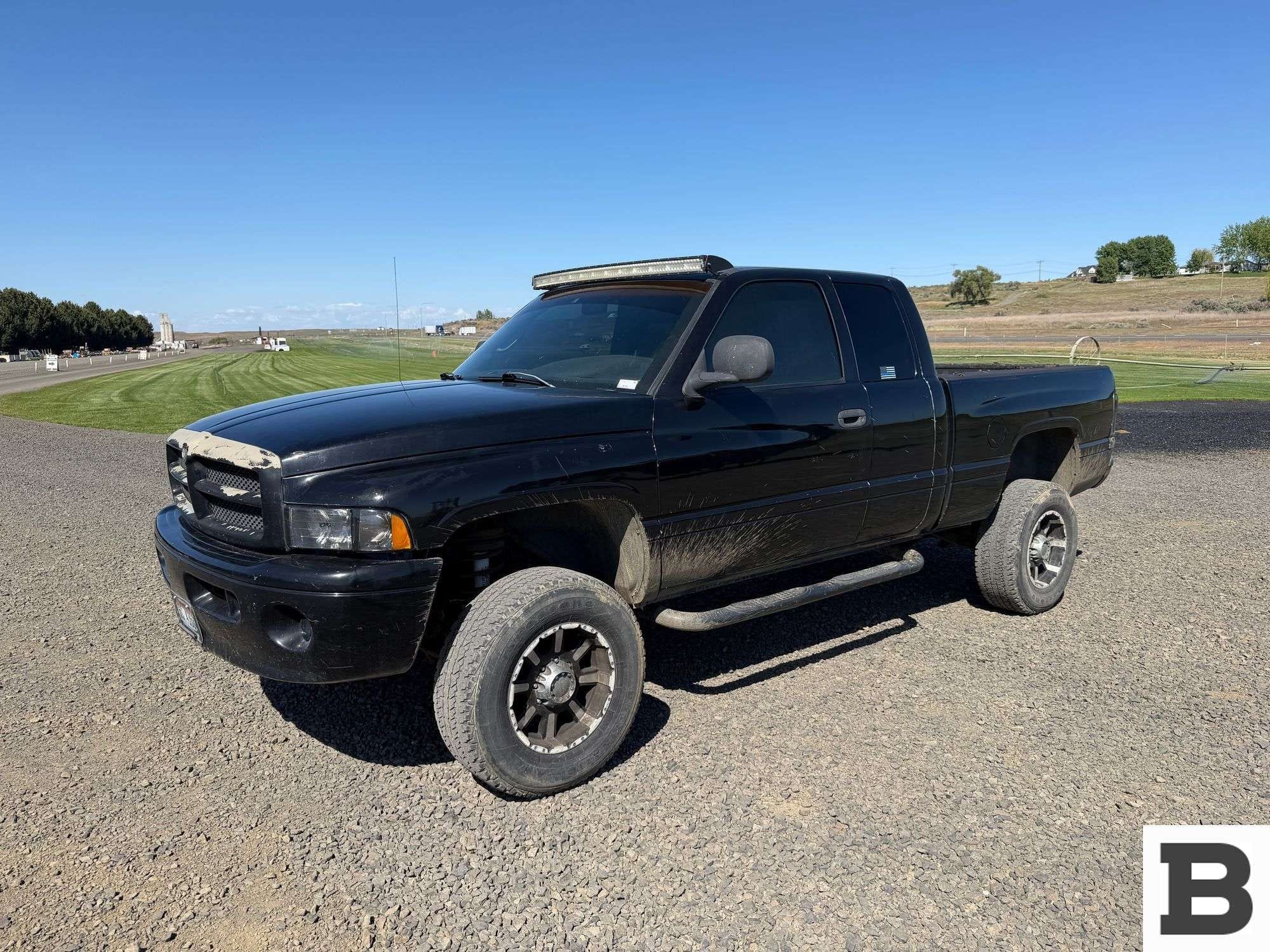 2000 Dodge Ram 2500 Equipment Image0