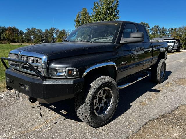 Image of Dodge Ram 2500 equipment image 3