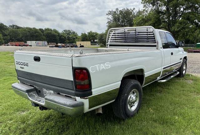 Image of Dodge Ram 2500 equipment image 2