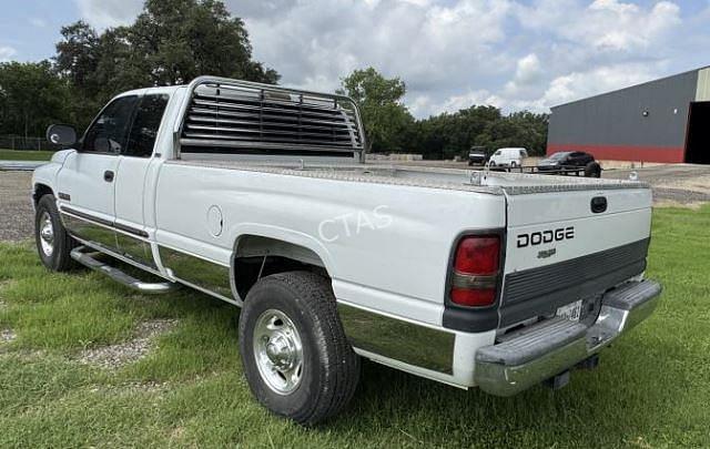 Image of Dodge Ram 2500 equipment image 3
