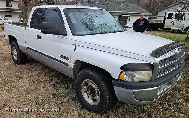 Image of Dodge Ram 2500 equipment image 2