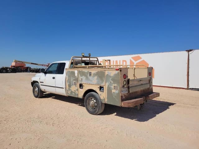 Image of Dodge Ram 2500 equipment image 2