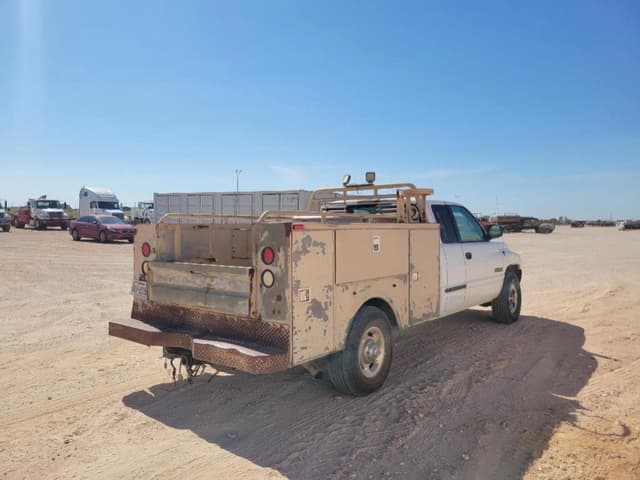 Image of Dodge Ram 2500 equipment image 4