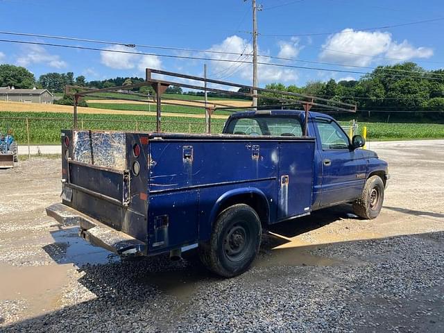 Image of Dodge Ram 2500 equipment image 4