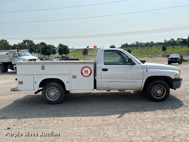 Image of Dodge Ram 2500 equipment image 3