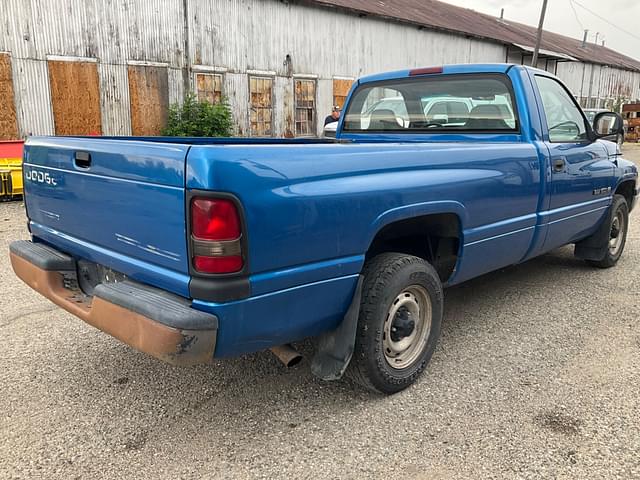 Image of Dodge Ram 1500 equipment image 4