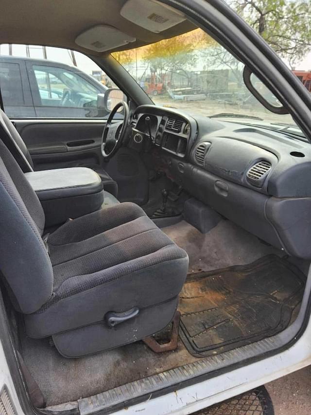 Image of Dodge Ram 1500 equipment image 4