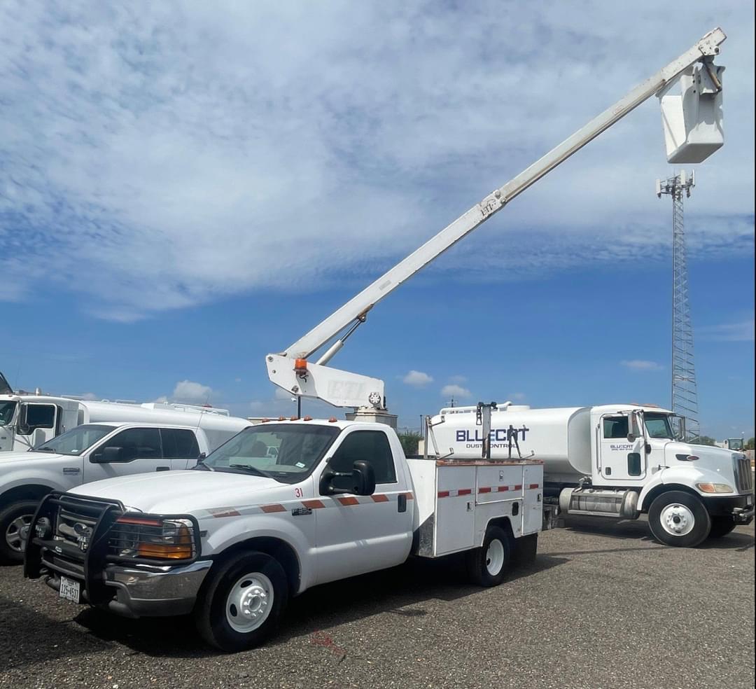 Image of Ford F-350 Primary image