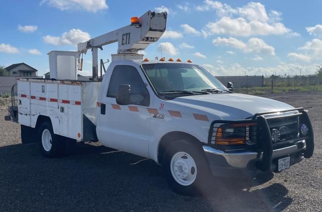Image of Ford F-350 equipment image 1