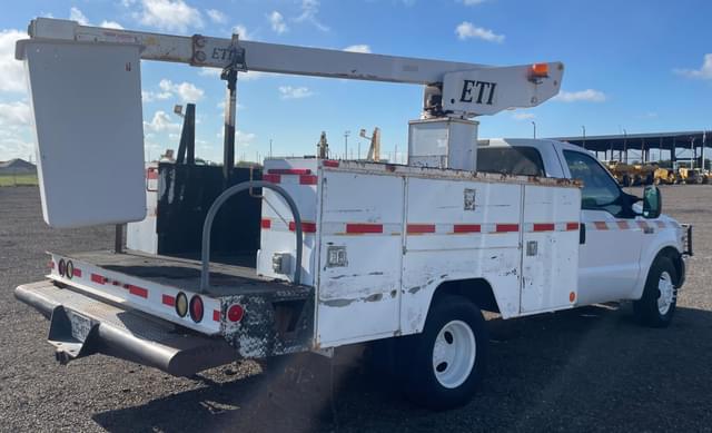 Image of Ford F-350 equipment image 4