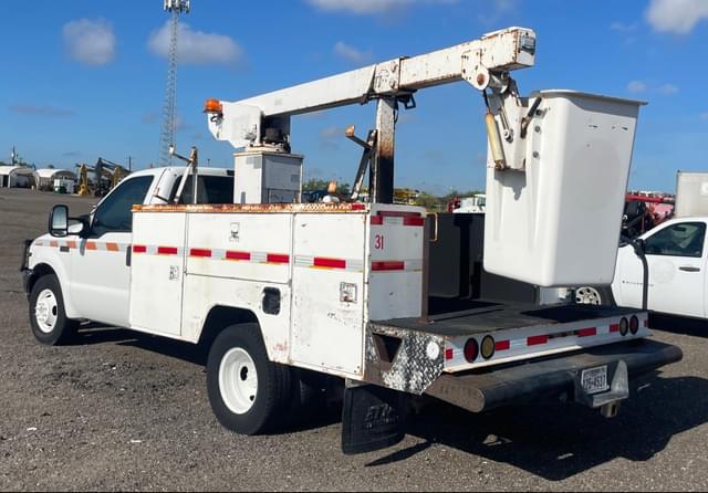 Image of Ford F-350 equipment image 3