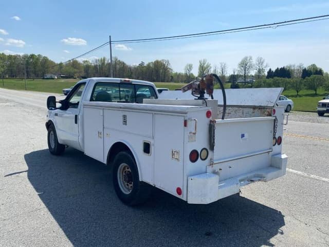 Image of Ford F-350 equipment image 4