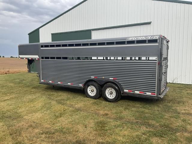 Image of Featherlite 8107 equipment image 3