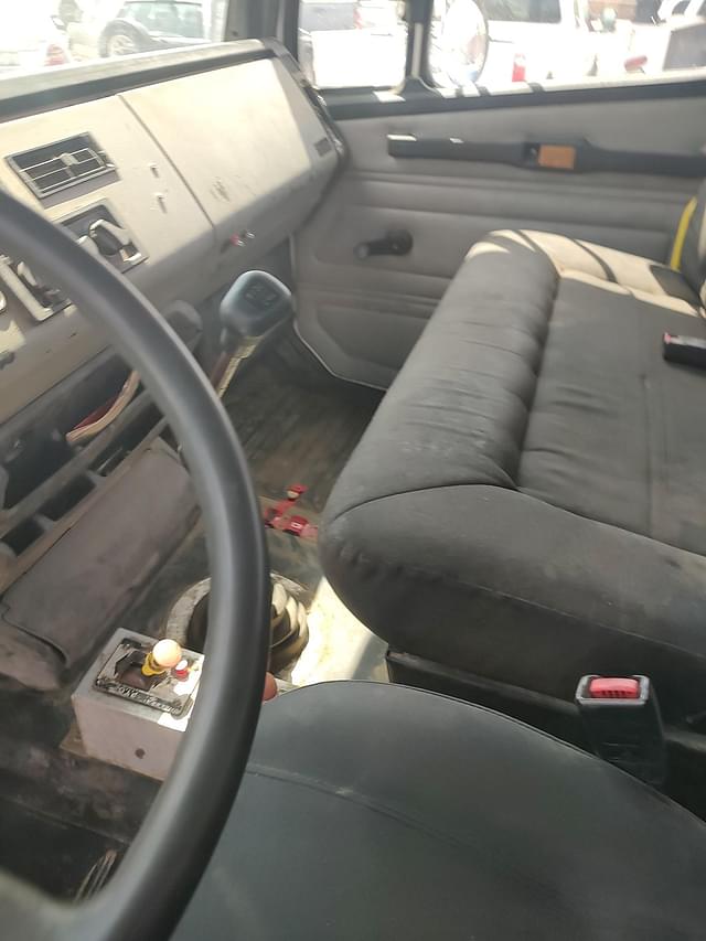 Image of Freightliner FL60 equipment image 4