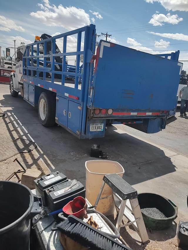 Image of Freightliner FL60 equipment image 2