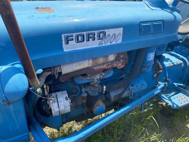 Image of Ford 2000 equipment image 3