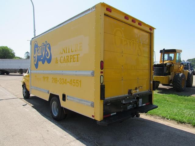 Image of Ford E-350 equipment image 2