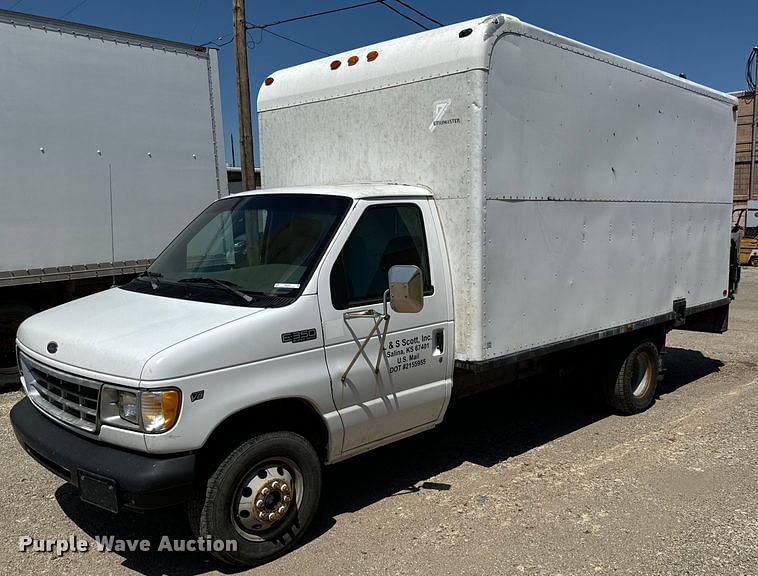 Image of Ford E-350 Primary image