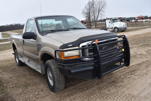 Image of Ford F-250 equipment image 2