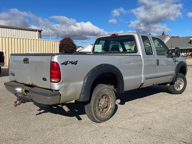 Image of Ford F-250 equipment image 2