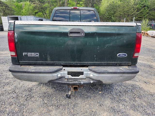 Image of Ford F-250 equipment image 3
