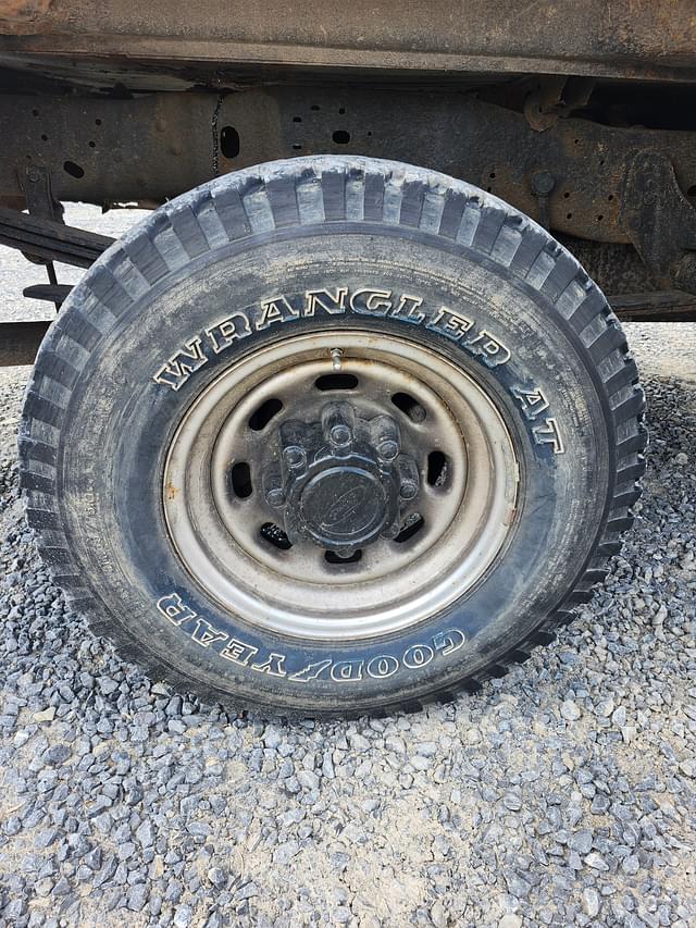 Image of Ford F-250 equipment image 4