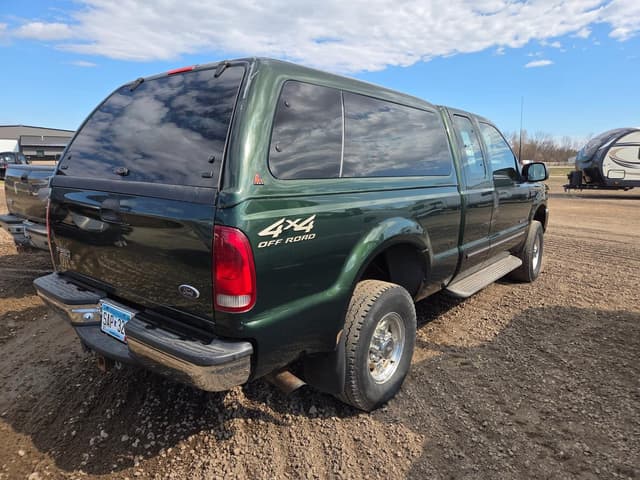 Image of Ford F-250 equipment image 3