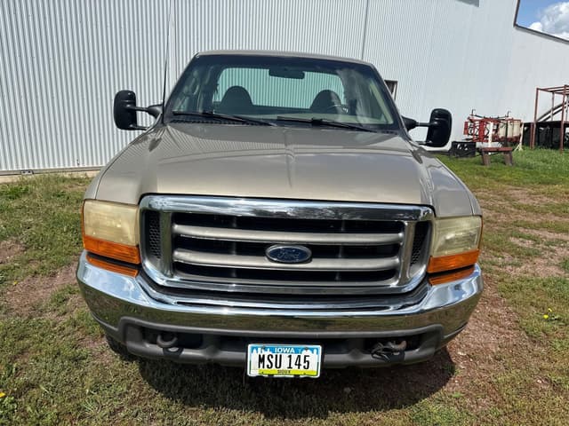 Image of Ford F-250 equipment image 1